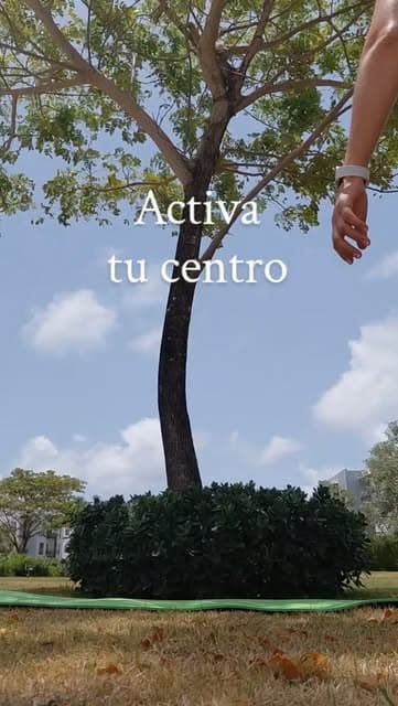 Clase de Pilates al aire libre